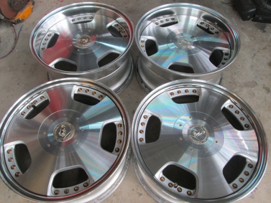 Big B ล้อซิ่ง ขายล้อม้าทอง