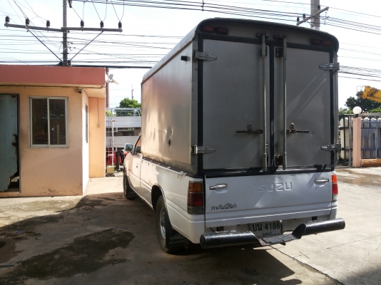 ขายรถ Isuzu Spark  ตอนเดียว สีขาว พร้อมหลังคา  สภาพสวยพร้อมใช้งาน