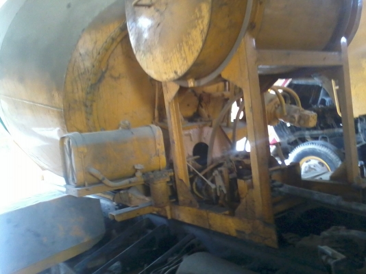 รถโม่ปูนUD 4 คันอีซูซุหัว3ใบปัด2หัวใหญ่2หัวเล็ก CW 30 2 คัน รวมทั้งหมด 4 คันยกชุด 380000 ใช้แล้วจอด2 คัน ต้องปรับปรุง2 คัน ใช้งานอยู่ 2คัน