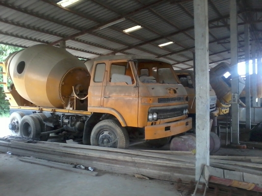รถโม่ปูนUD 4 คันอีซูซุหัว3ใบปัด2หัวใหญ่2หัวเล็ก CW 30 2 คัน รวมทั้งหมด 4 คันยกชุด 380000 ใช้แล้วจอด2 คัน ต้องปรับปรุง2 คัน ใช้งานอยู่ 2คัน