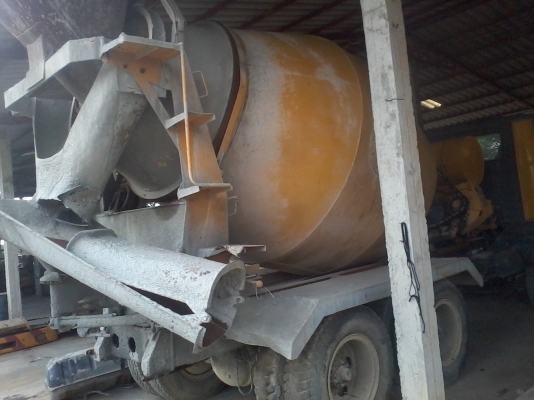 รถโม่ปูนUD 4 คันอีซูซุหัว3ใบปัด2หัวใหญ่2หัวเล็ก CW 30 2 คัน รวมทั้งหมด 4 คันยกชุด 380000 ใช้แล้วจอด2 คัน ต้องปรับปรุง2 คัน ใช้งานอยู่ 2คัน