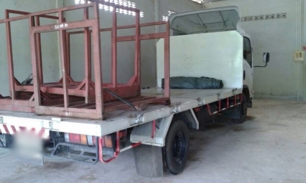 รถอีซูซุ 6 ล้อ พื้นเรียบ 150 แรงม้า ปี 56. ( รถวิ่ง 10,000 กม. ) สนใจติดต่อ 081 - 6079515 รถอีซูซุ 6 ล้อ พื้นเรียบ 150 แรงม้า ปี 56. ( รถวิ่ง 10,000 กม. ) สนใจติดต่อ 081 - 6079515