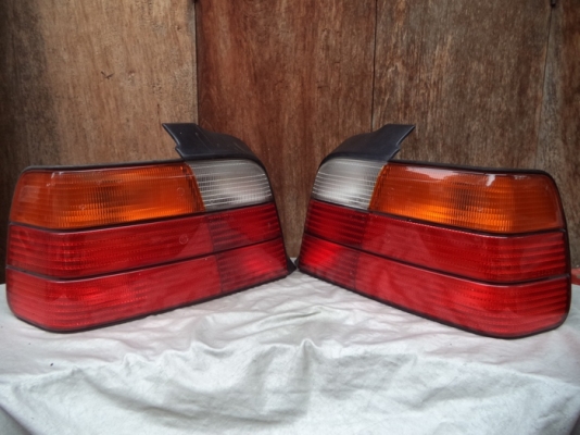 ไฟท้าย+ไฟเลี้ยว BMW E36