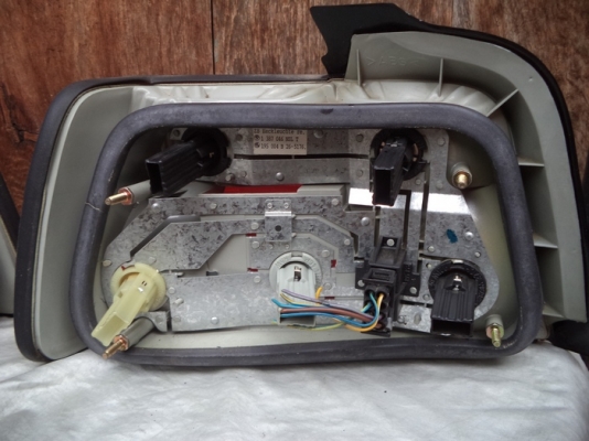 ไฟท้าย+ไฟเลี้ยว BMW E36