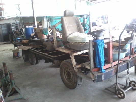 6 ล้ออีแต๋นล้อหลัง452เครื่องKB 2200 มีทะเบียนกำกับเครื่อง มีเครนยกได้ 1 ตัน 2 ชัก ยี่ห้อ TADANO มีทางบันไดไฮดรอลิคยกได้เครื่องดีสตาจติดง่าย 2เพลาหลังลอยจากญี่ปุ่น ขาย 180000