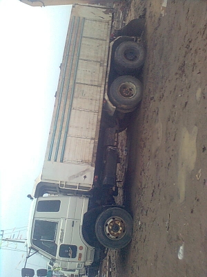 ขายสิบล้อ NISSAN UD สีขาว