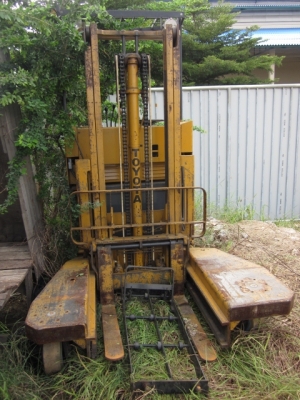 ขาย-รถยก FORKLIFT ไฟฟ้า: TOYOTA 06-2FBS15 ขนาด 1.5 ตัน เสาสูง 3 ม.