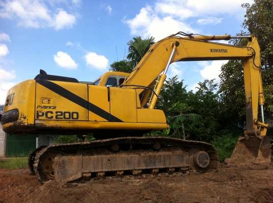 ขายรถแบคโฮ KOMATSU PC-200-6 เอกสารใบอิมวอย ราคาถูก สนใจโทร
