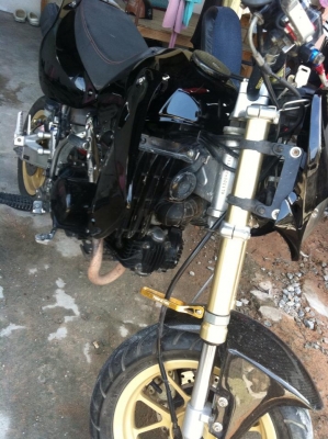 KSR เครื่องเดิม สีเพิ่งทำเสร็จสด ยังไม่ได้ติดสติ๊กเกอร์