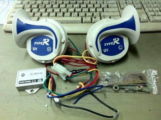 (ของหมดแล้วครับ)ขาย แตรรถยนต์(ติดมอเตอร์ไซด์ก็ได้) เปลี่ยนเสียงได้ 6 แบบ เสียงดังดีมาก ของใหม่ มีหลายชุด ราคาต่อรองได้ รายการส่งพัสดุดูด้านในครับ