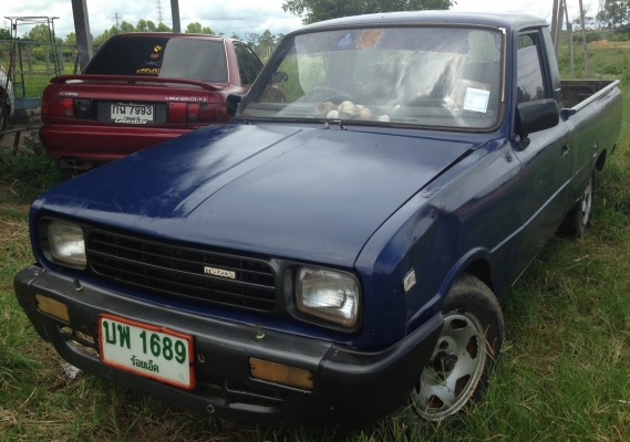 MAZDA FAMILIA 1400 CC. MT ปี 37 รถสวยสภาพดีเดิมๆพร้อมใช้งานได้เลยครับ เครื่องแห้งแรงดีไม่มีเยิ้ม ภายในเก๋งคอนโซลสวยสะอาดดี กระบะไม่มีผุกร่อน ช่วงล่างแน่น คัชซีสวย ยางสภาพดี 70\% พร้อมใช้งาน เอกสารทะเบียนครบพร้อมโอน ราคาต่อรองได้ครับ
