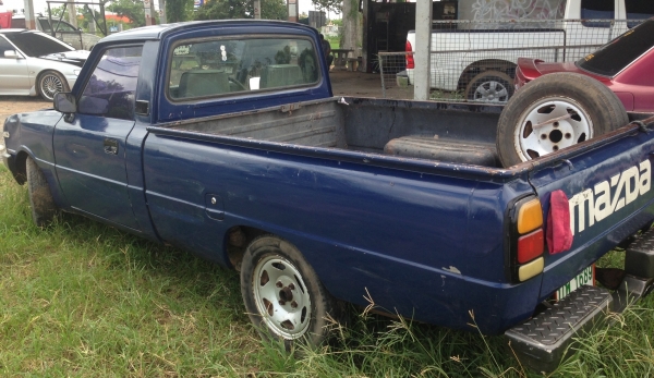 MAZDA FAMILIA 1400 CC. MT ปี 37 รถสวยสภาพดีเดิมๆพร้อมใช้งานได้เลยครับ เครื่องแห้งแรงดีไม่มีเยิ้ม ภายในเก๋งคอนโซลสวยสะอาดดี กระบะไม่มีผุกร่อน ช่วงล่างแน่น คัชซีสวย ยางสภาพดี 70\% พร้อมใช้งาน เอกสารทะเบียนครบพร้อมโอน ราคาต่อรองได้ครับ