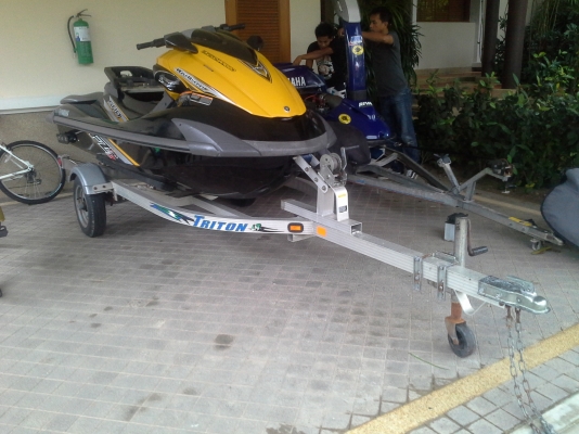 yamaha FZS-1800 ปี 2012 yamaha FZS-1800 ปี 2012