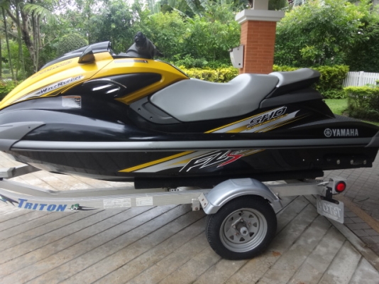 yamaha FZS-1800 ปี 2012 yamaha FZS-1800 ปี 2012