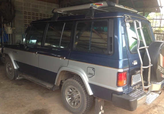 ขายรถเดิมๆบางๆทั้งคัน สวยกริ๊ป MITSU PAJERO 2.5 โฉมเหลี่ยม ปี36/93 เครื่องเดิมเกียร์เดิมธรรมดา สีสันบาง ภายในสวยครบ คาราโอเกะครบครับ  ระะบบโฟร์ใช้งานได้ปกติเอกสารครับ พร้อมใช้งาน ราคาต่อรองได้เด้อ พี่น้องครับ