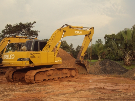 ขายรถแบคโฮ kobelco 200  mark 3 เก๋งเทา