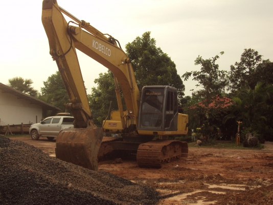 ขายรถแบคโฮ kobelco 200  mark 3 เก๋งเทา