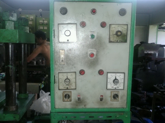 ขายเครื่องอัดยาง ไฮโดลิค 4หัว ราคา 55,000 บาท ขายเครื่องอัดยาง ไฮโดลิค 4หัว ราคา 55,000 บาท