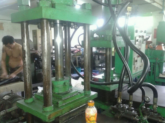 ขายเครื่องอัดยาง ไฮโดลิค 4หัว ราคา 55,000 บาท