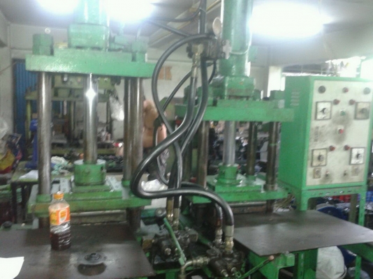 ขายเครื่องอัดยาง ไฮโดลิค 4หัว ราคา 55,000 บาท ขายเครื่องอัดยาง ไฮโดลิค 4หัว ราคา 55,000 บาท