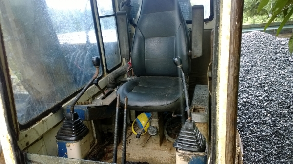 PC60-6 รถเดิมๆ เฟรมไม่สวย จะทำใหม่ ช่างไม่ว่าง..ขายได้ก็จะขาย..แอร์มี