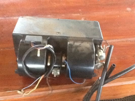 ขายตู้แอร์ครับเก่าเก็บขายที่1550ครับมีประมาณ50ตัวครับสั่งเกิน3ตัวขึ้นไปมีส่วนลดครับ