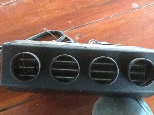 ขายตู้แอร์ครับเก่าเก็บขายที่1550ครับมีประมาณ50ตัวครับสั่งเกิน3ตัวขึ้นไปมีส่วนลดครับ