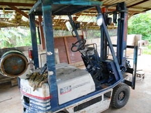 ขายรถโฟล์คลิฟท์ โคมัสสุ FG10-15 เกียร์ธรรมดา เสา 3 ม. เครื่องเบนซิล มือสองญี่ปุ่น