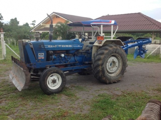 รถไถฟอร์ด 6600  ทะเบียนขาดปี 57 พร้อมโอนเป็นชื่อเจ้าของเอง