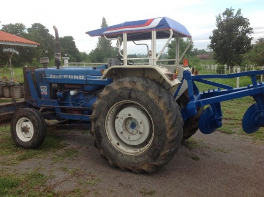 รถไถฟอร์ด 6600  ทะเบียนขาดปี 57 พร้อมโอนเป็นชื่อเจ้าของเอง