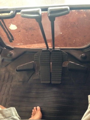 ขายkomassu pc200-7 สภาพสวย ทำเครื่องใหม่ พร้อมใช้งาน ปั๊มแรง ช่วงล่างเต็ม มีเอกสารอินวอย ไมค์ 15xxx ช.ม ราคาเบาๆ ต่อรองได้