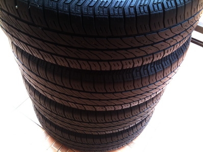 3,500- ยาง14นิ้ว ยี่ห้อ Continental 185-65-14 .ปี.2010 สภาพสวยทั้งชุดครับ นุ่มๆ