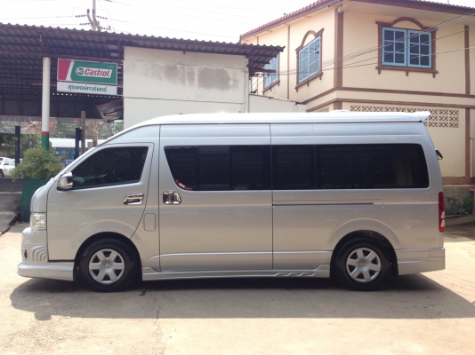 รถตู้ TOYOTA COMMUTER 2.5 ปี 2013 แต่ง VIP รถตู้ TOYOTA COMMUTER 2.5 ปี 2013 แต่ง VIP