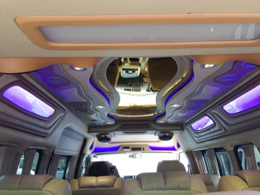 รถตู้ TOYOTA COMMUTER 2.5 ปี 2013 แต่ง VIP รถตู้ TOYOTA COMMUTER 2.5 ปี 2013 แต่ง VIP