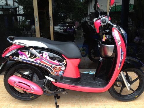 SCOOPY I ตัวใหม่ล่าสุดล้อแม็คซ์ ลายJEANS LOVERรถปี2012วิ่ง1xxxโลสวยสภาพป้ายแดง