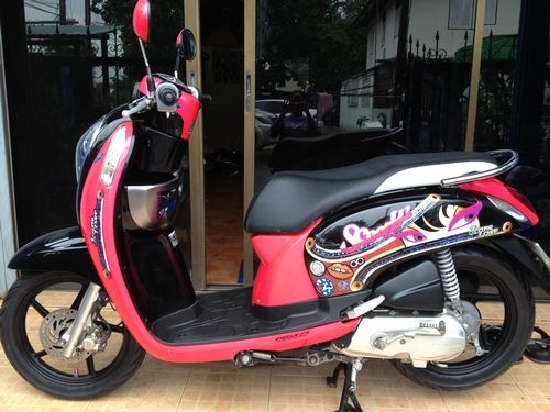 SCOOPY I ตัวใหม่ล่าสุดล้อแม็คซ์ ลายJEANS LOVERรถปี2012วิ่ง1xxxโลสวยสภาพป้ายแดง