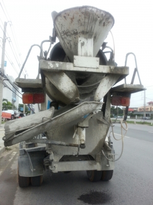 รถโม่ปูน 6ล้อ