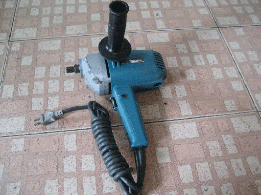 ขายเครื่องขัดสี Makita Model 9218BL 860W 1400/min