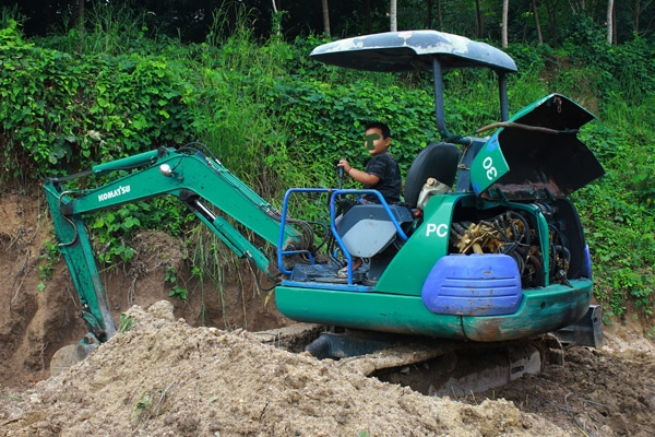 ขาย KOMATSU PC 30-5 พร้อมรถบรรทุก (รถใช้งานตลอดรับ) ขาย KOMATSU PC 30-5 พร้อมรถบรรทุก (รถใช้งานตลอดรับ)