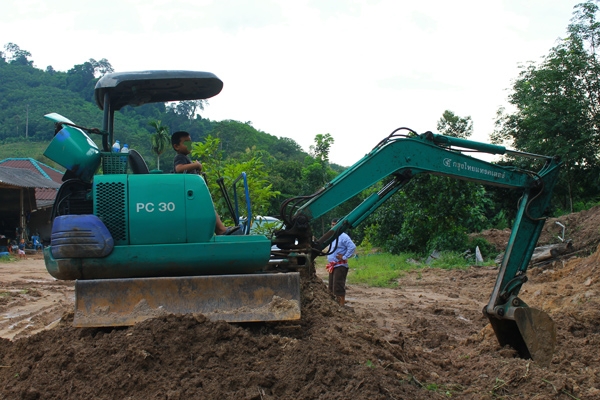 ขาย KOMATSU PC 30-5 พร้อมรถบรรทุก (รถใช้งานตลอดรับ) ขาย KOMATSU PC 30-5 พร้อมรถบรรทุก (รถใช้งานตลอดรับ)