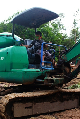 ขาย KOMATSU PC 30-5 พร้อมรถบรรทุก (รถใช้งานตลอดรับ) ขาย KOMATSU PC 30-5 พร้อมรถบรรทุก (รถใช้งานตลอดรับ)