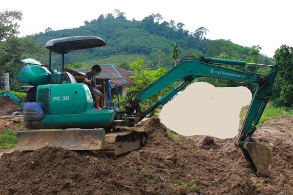 ขาย KOMATSU PC 30-5 พร้อมรถบรรทุก (รถใช้งานตลอดรับ) ขาย KOMATSU PC 30-5 พร้อมรถบรรทุก (รถใช้งานตลอดรับ)