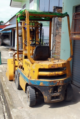 ขาย โฟร์คลิฟท์ (ดัดแปลงใส่ปุ้งกี๋) ขาย โฟร์คลิฟท์ (ดัดแปลงใส่ปุ้งกี๋)