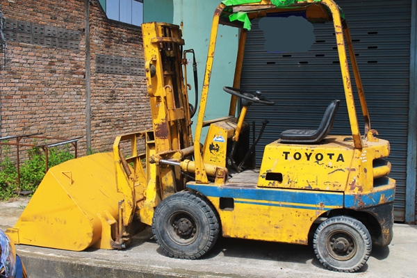 ขาย โฟร์คลิฟท์ (ดัดแปลงใส่ปุ้งกี๋) ขาย โฟร์คลิฟท์ (ดัดแปลงใส่ปุ้งกี๋)