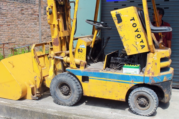 ขาย โฟร์คลิฟท์ (ดัดแปลงใส่ปุ้งกี๋) ขาย โฟร์คลิฟท์ (ดัดแปลงใส่ปุ้งกี๋)