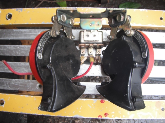 แตร24v ของใหม่มีตำหนิสีถลอกครับ