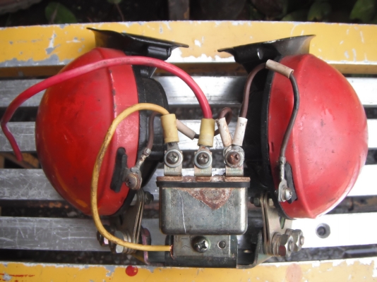 แตร24v ของใหม่มีตำหนิสีถลอกครับ