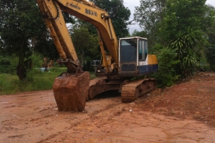 ขาย Komatsu PC200-5 ไฟฟ้าครบ ชื้อมาจากเชียงกงอินวอย 088-4501277