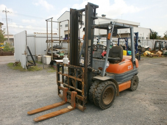 ขายรถ toyota รุ่น 6 ขนาด 2.5 ton งา ฮิ้งฟอร์ค