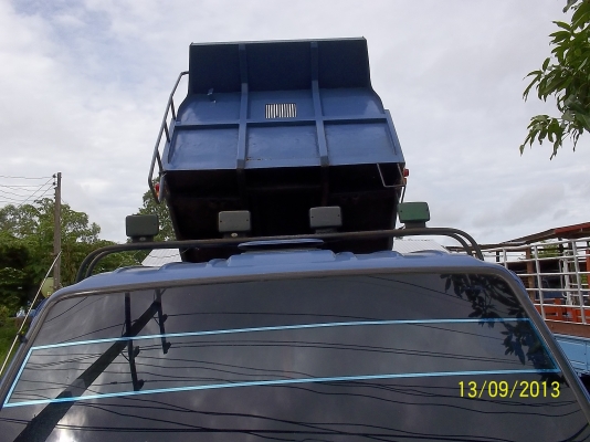 ขายกระบะดั้ม  ติดอยู่กับ  ISUZU  NPR  115  พร้อมชุดยกดั้ม